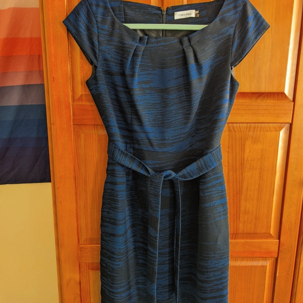 Abstract Print Sheath Dress 💙